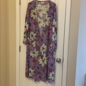 Large Floral LuLaRoe Sarah- Good condition